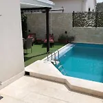 Seaside Family Friendly House With A Swimming Pool - 25216 *