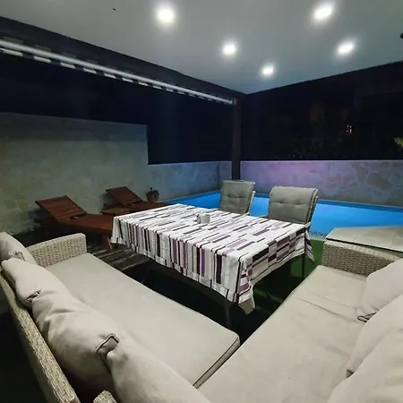 Seaside Family Friendly House With A Swimming Pool - 25216 Feriehus Rogoznica (Sibenik-Knin)