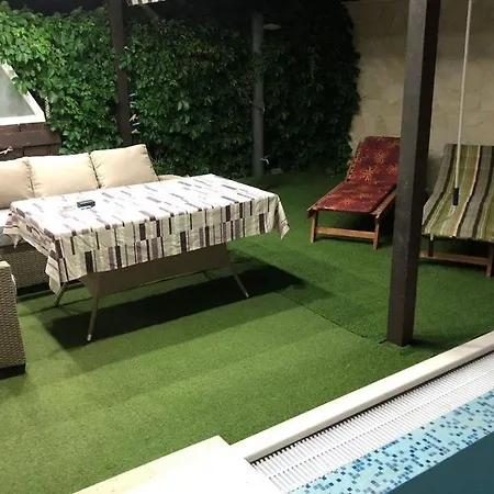 Seaside Family Friendly House With A Swimming Pool - 25216 Feriehus Rogoznica (Sibenik-Knin)
