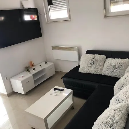 別荘 Seaside Family Friendly House With A Swimming Pool - 25216