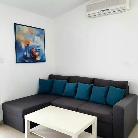 Seaside Family Friendly House With A Swimming Pool - 25216 Rogoznica (Sibenik-Knin)