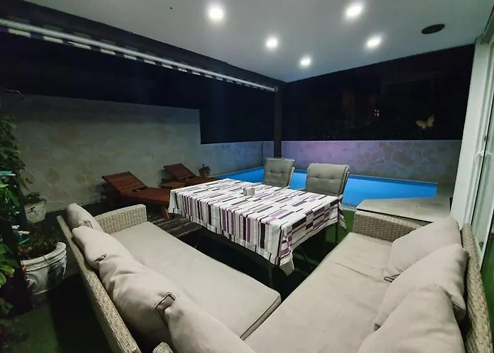 Seaside Family Friendly House With A Swimming Pool - 25216 Дом отдыха Рогозница