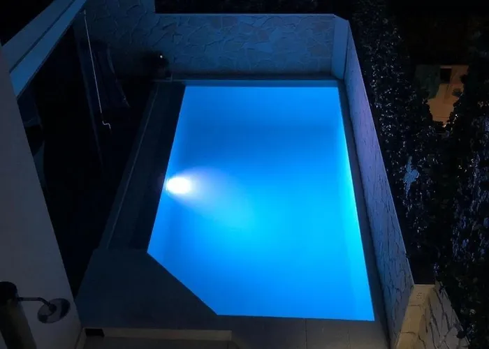 Дом отдыха Seaside Family Friendly House With A Swimming Pool - 25216 Рогозница