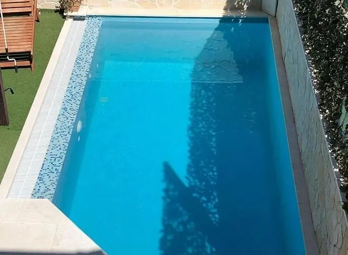 Seaside Family Friendly House With A Swimming Pool - 25216 Дом отдыха Рогозница