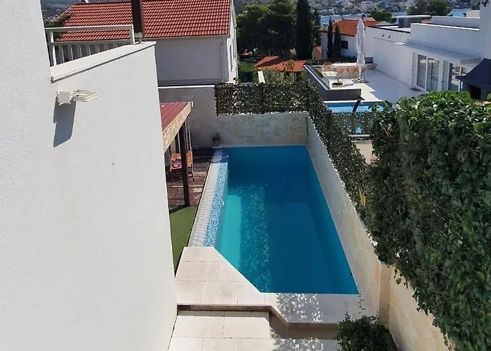 Seaside Family Friendly House With A Swimming Pool - 25216 Сasa de vacaciones