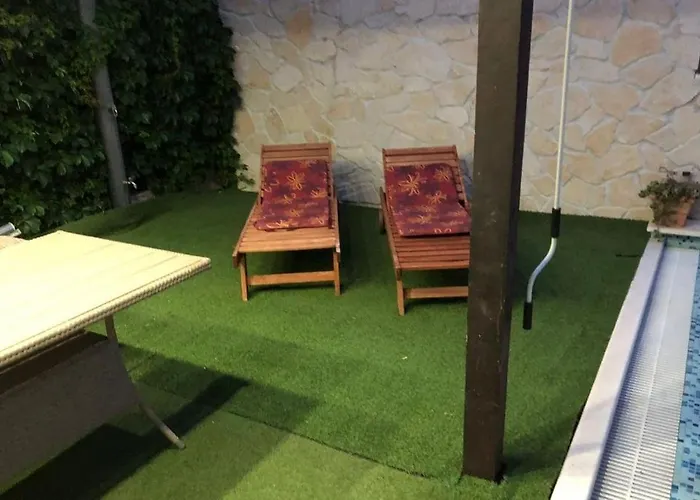 Сasa de vacaciones Seaside Family Friendly House With A Swimming Pool - 25216 *