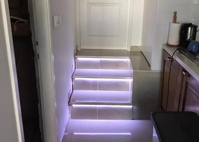 Дом отдыха Seaside Family Friendly House With A Swimming Pool - 25216 *