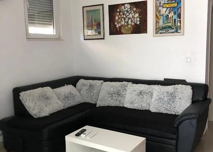 Seaside Family Friendly House With A Swimming Pool - 25216 別荘