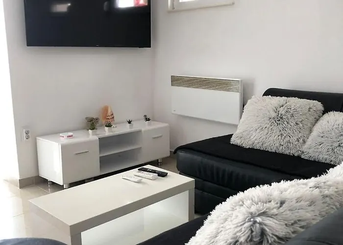 Сasa de vacaciones Seaside Family Friendly House With A Swimming Pool - 25216 Rogoznica (Sibenik-Knin)